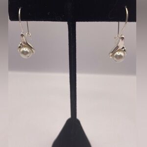 Vintage 1997 AVON Calla Lily Pierced